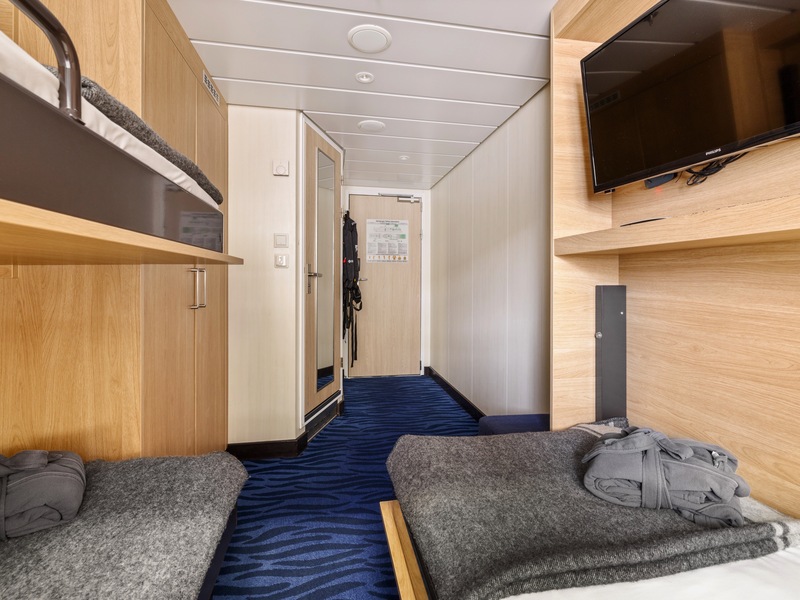 Polar Outside | Middle deck for up to 3 travellers